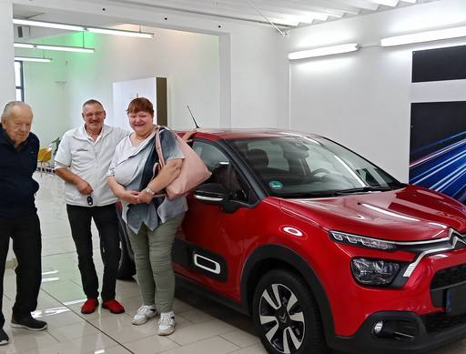 Bild: September 2025: Herzlichen Glückwunsch Familie Bienert zu ihrem neuen Auto.
