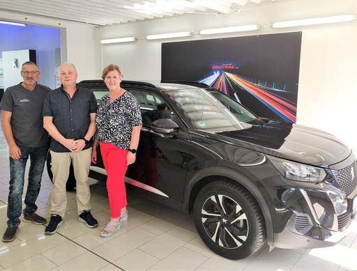 Bild: September 2023: Herzlichen Glückwunsch Familie Gamisch zu ihrem neuen Peugeot.
