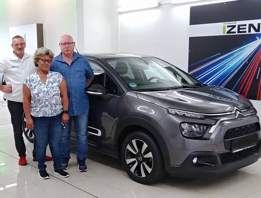 Bild: September 2025: Herzlichen Glückwunsch Familie Müller zu ihrem neuen Auto.
