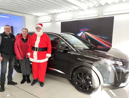 Bild: Dezember 2023: Herzlichen Glückwunsch Familie Paunack zu ihrem neuen Auto.
