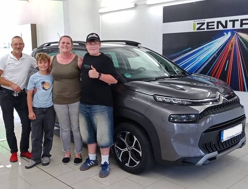 Bild: August 2025: Herzlichen Glückwunsch Familie Quoika zu eurem neuen Auto.
