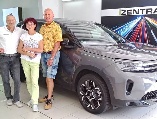 Bild: Juli 2026: Herzlichen Glückwunsch Familie Roy zu Ihrem neuen Auto.