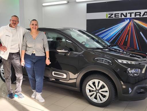 Bild: Oktober 2026: Herzlichen Glückwunsch Frau Gec´zu Ihrem neuen Auto.jpg
