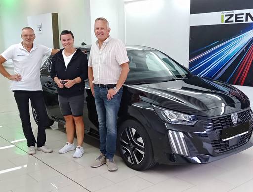 Bild: August 2026: Herzlichen Glückwunsch Frau Hebensteiner zu Ihrem neuen Auto.
