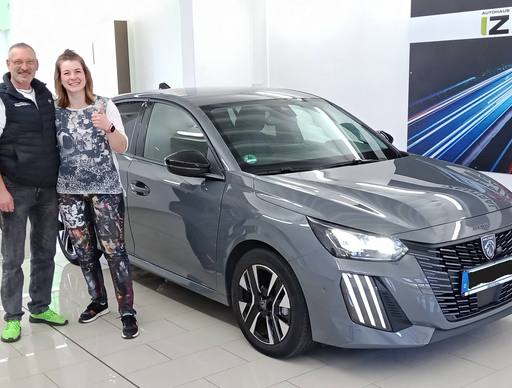 Bild: April 2026: Herzlichen Glückwunsch Frau Mosch zu ihrem neuen Auto.
