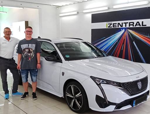 Bild: Juli 2025: Herzlichen Glückwunsch Herr Fuchs zu Ihrem neuen Auto.
