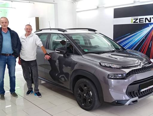 Bild: Mai 2026: Herzlichen Glückwunsch Herr Grießmann zu Ihrem neuen Auto.
