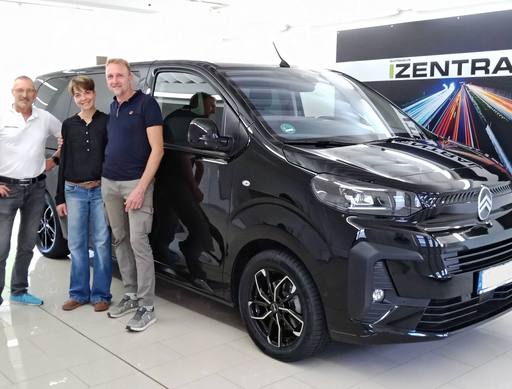 Bild: September 2025: Herzlichen Glückwunsch Herr Hoffrichter zu ihrem neuen Auto.
