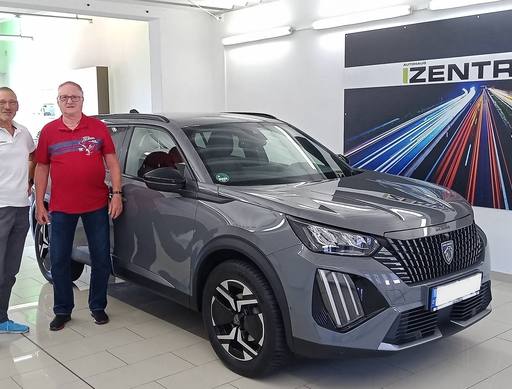 Bild: August 2025: Herzlichen Glückwunsch Herr Rüdiger zu Ihrem neuen Auto.
