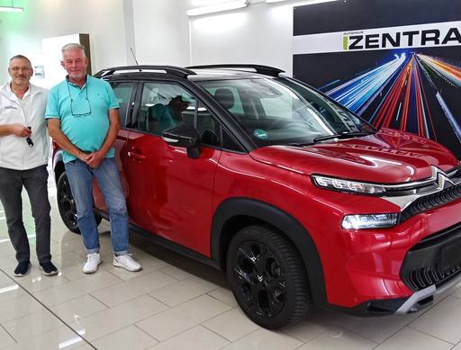 Bild: Mai 2025: Herzlichen Glückwunsch Herr Schlesier zu ihrem neuen Auto.
