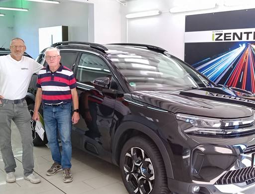 Bild: Juli 2026: Herzlichen Glückwunsch Herr Simmerling zu Ihrem neuen Auto.
