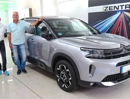Bild: August 2025: Herzlichen Glückwunsch Herr Weißbach zu Ihrem neuen Auto.
