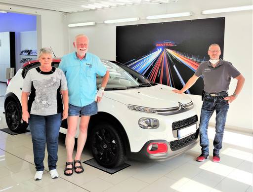 Bild: August 2021: Herzlichen Glückwunsch Familie Henning zu ihrem neuen Citroen C3.

