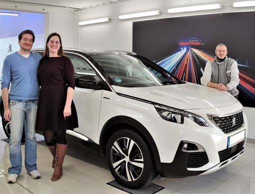 Bild: Februar 2021: Herzlichen Glückwunsch Familie Schwarznau zu zu ihrem neuen Peugeot 5008.
