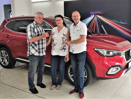 Bild: September 2023: Herzlichen Glückwunsch Familie Sonnleitner zu ihrem neuen MG vom Autohaus Zentral.
